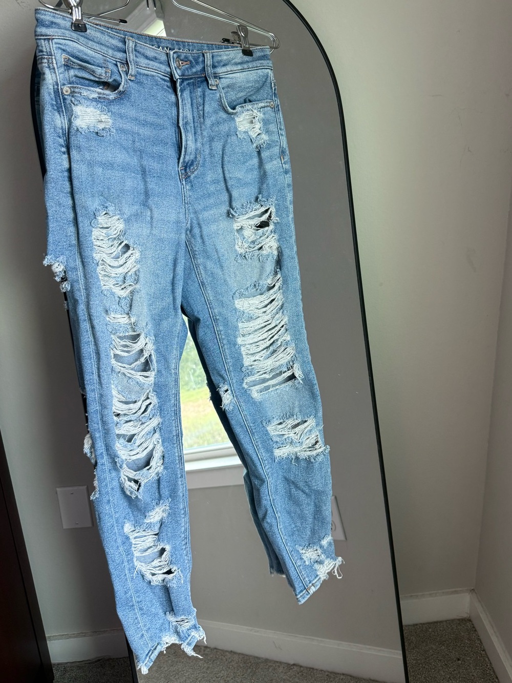AMERICAN EAGLE AE Stretch Ripped Mom Jean High Waisted 4 regular